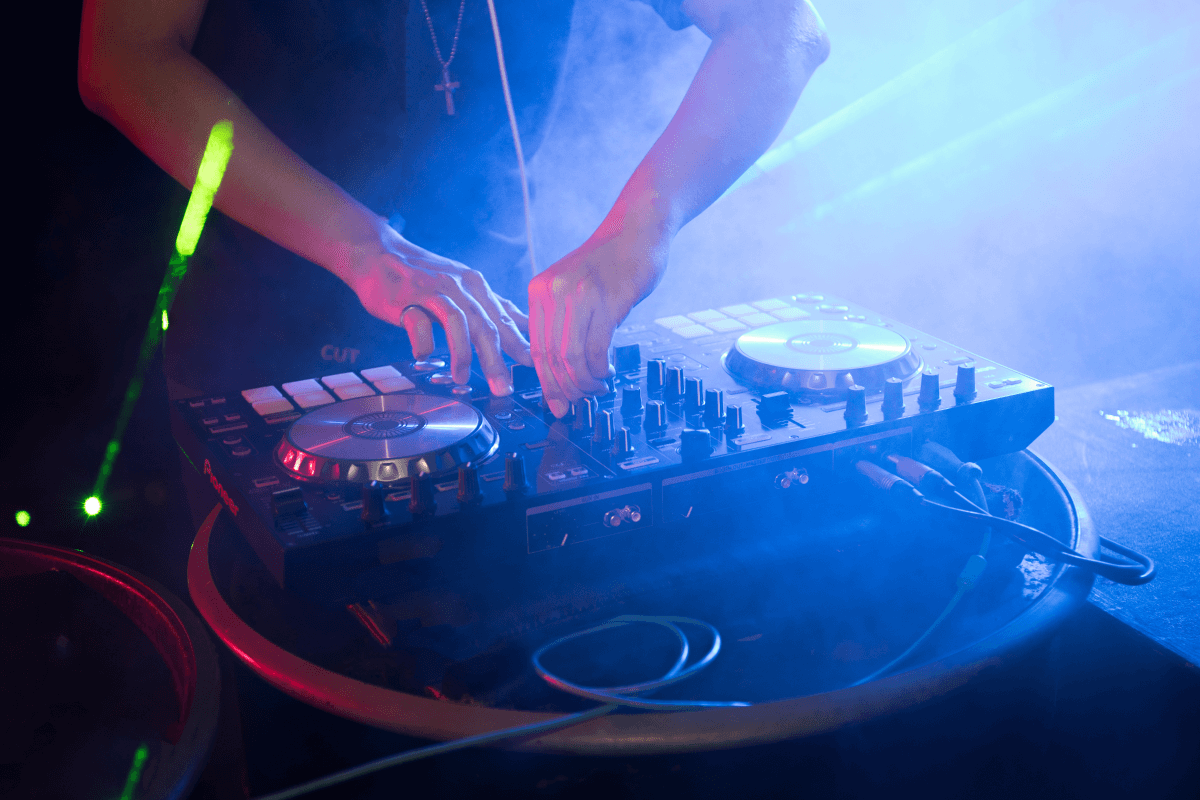recomndari playlist de la DJ sau formatie