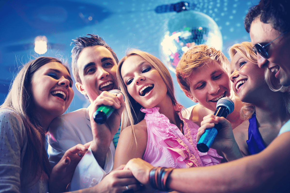 Petrecere corporate Karaoke